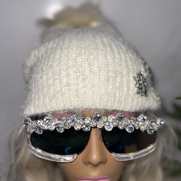 VINCE Camuto pomp pomp hat - Picture 6 of 7